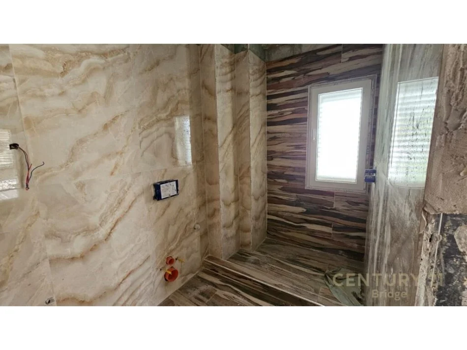 Tirane, shitet apartament 3+1+Ballkon Kati 2, 155 m² 232.500 € (Rruga Panorama e Liqenit)