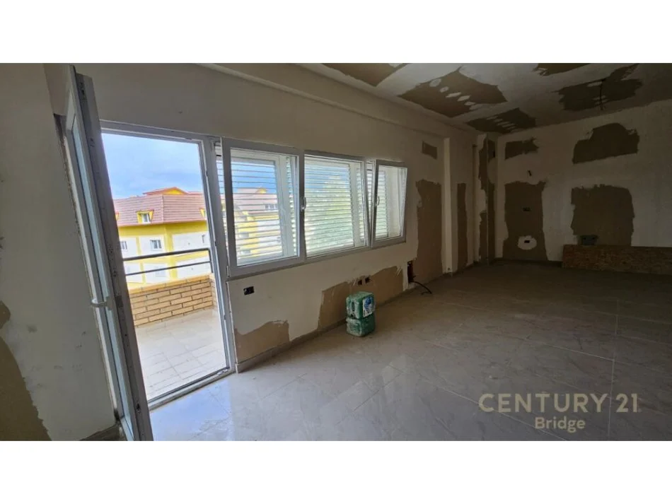 Tirane, shitet apartament 3+1+Ballkon Kati 2, 155 m² 232.500 € (Rruga Panorama e Liqenit)