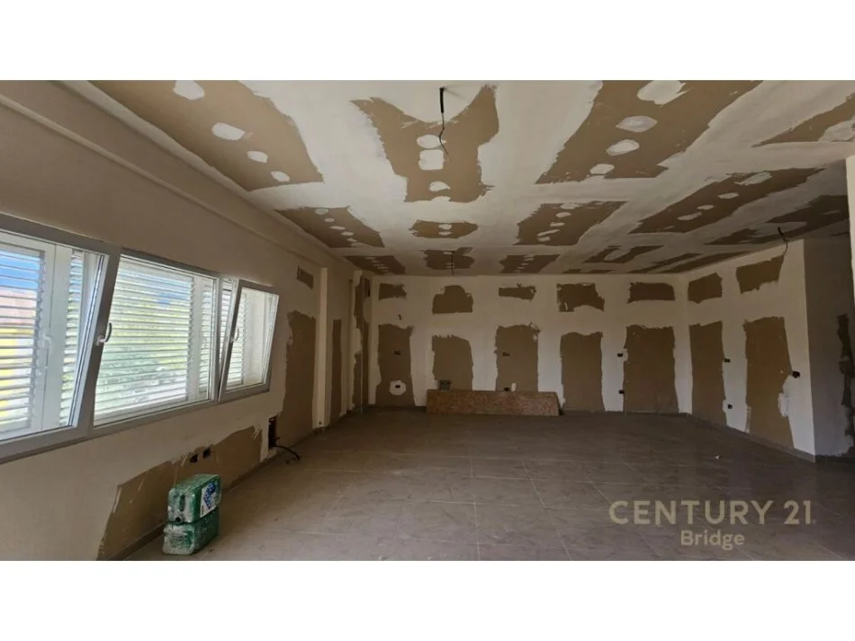 Tirane, shitet apartament 3+1+Ballkon Kati 2, 155 m² 232.500 € (Rruga Panorama e Liqenit)