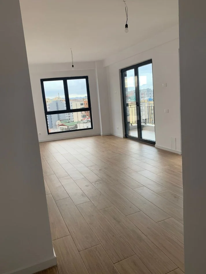 Tirane, jepet me qera apartament 2+1 Kati 9, 75 m² 800 € (Apartament me qera per zyra)