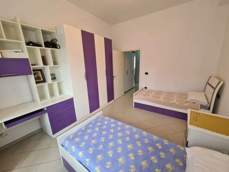 Tirane, jepet me qera apartament 2+1 Kati 2, 107 m² 650 € (selvia)