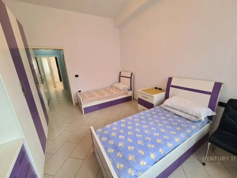 Tirane, jepet me qera apartament 2+1 Kati 2, 107 m² 650 € (selvia)