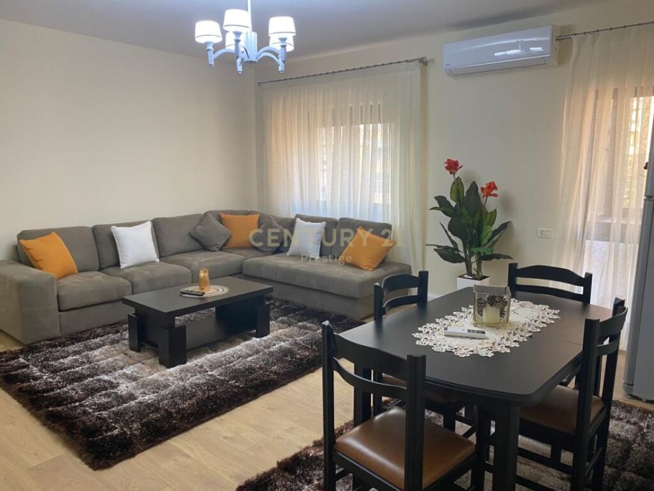 Tirane, jepet me qera apartament 2+1 Kati 3, 70 m² 1.000 € (sheshi wilson)