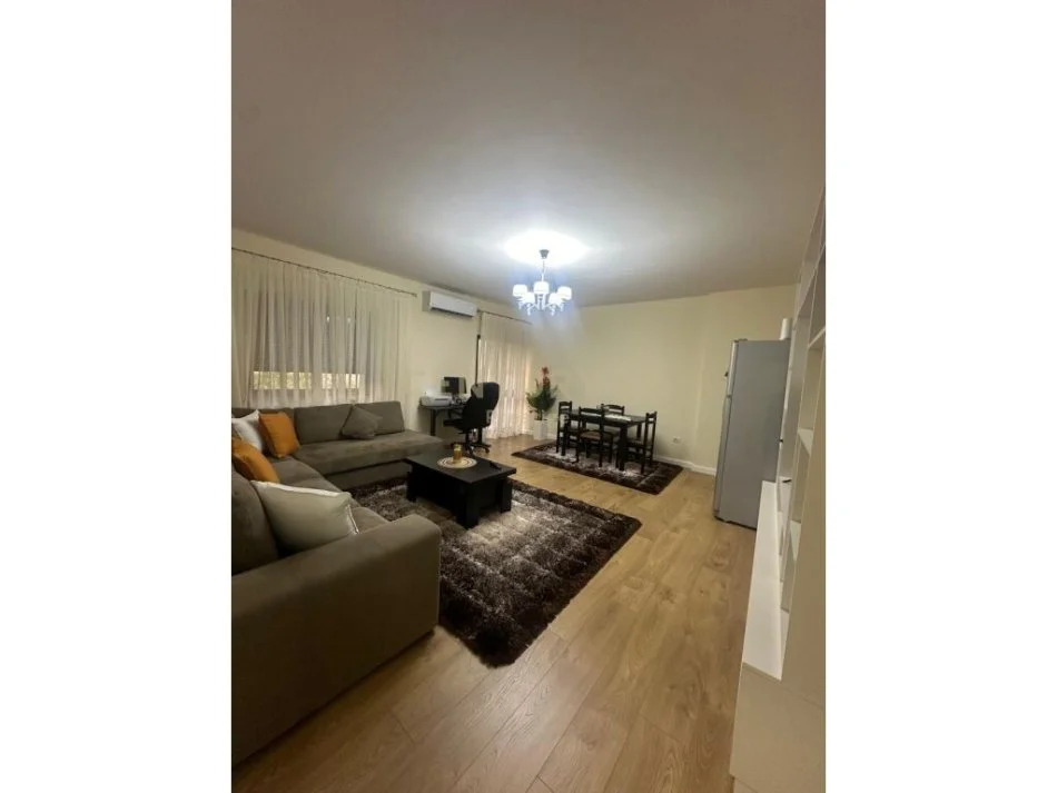 Tirane, jepet me qera apartament 2+1 Kati 3, 70 m² 1.000 € 