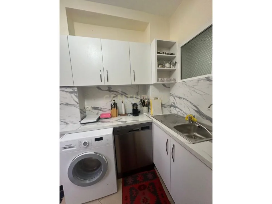 Tirane, jepet me qera apartament 2+1 Kati 3, 70 m² 1.000 € 