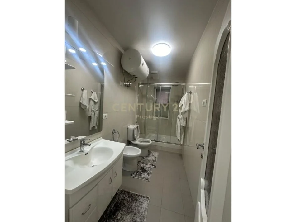 Tirane, jepet me qera apartament 2+1 Kati 3, 70 m² 1.000 € 