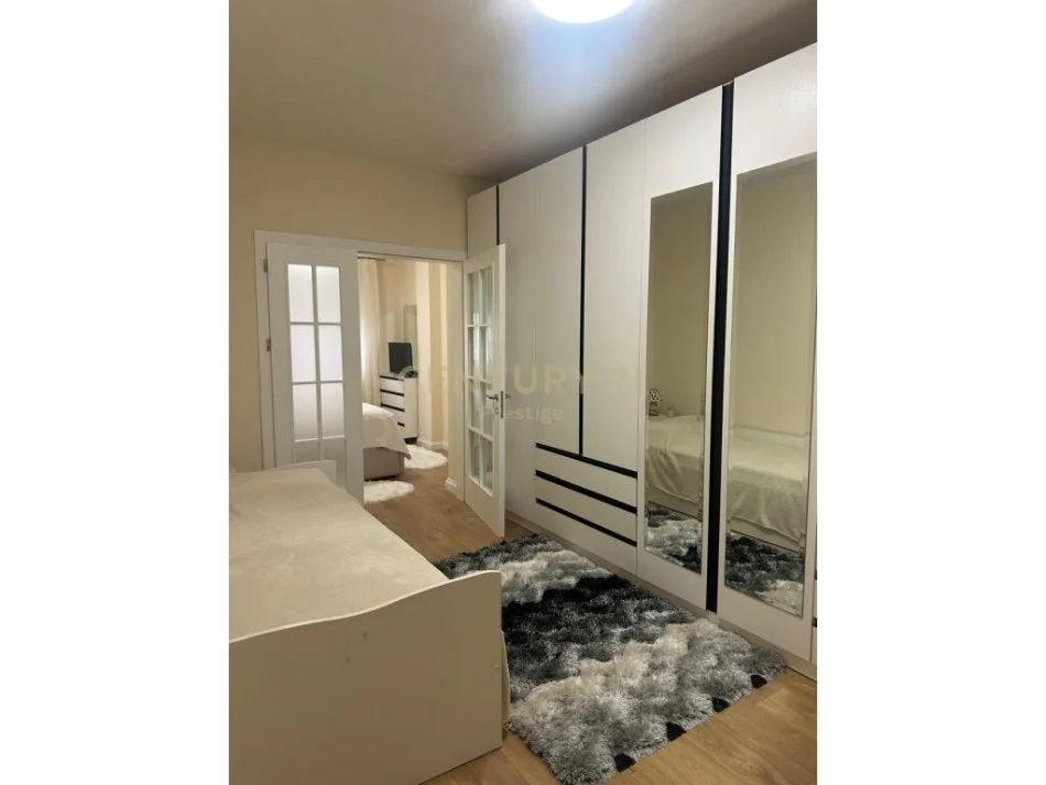 Tirane, jepet me qera apartament 2+1 Kati 3, 70 m² 1.000 € 