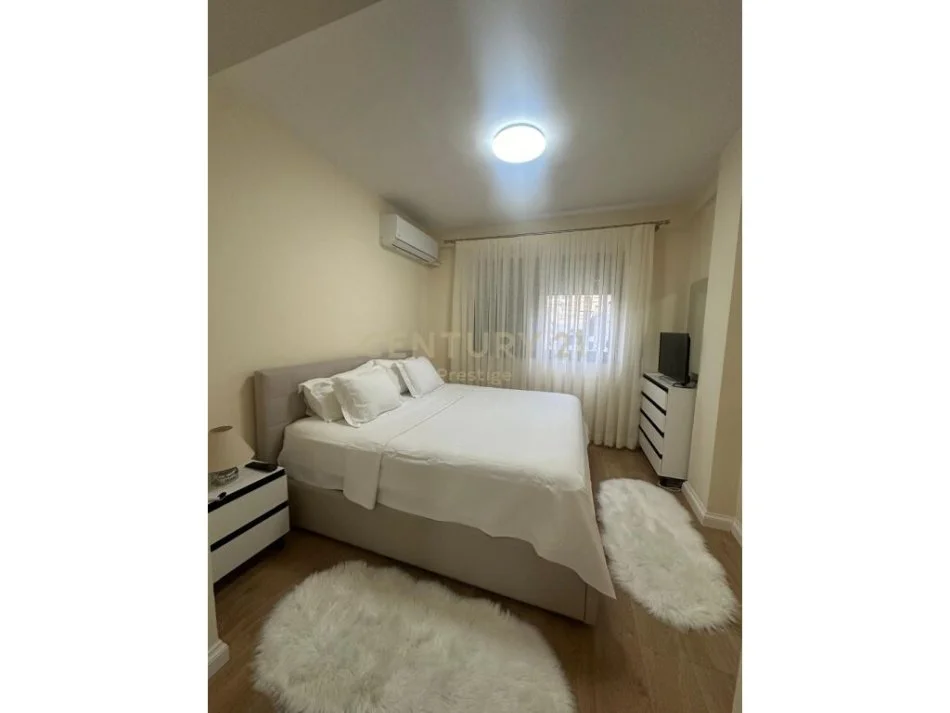 Tirane, jepet me qera apartament 2+1 Kati 3, 70 m² 1.000 € 
