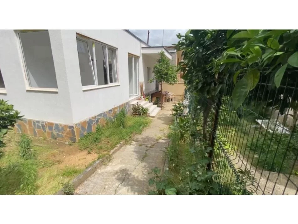 Tirane, shitet shtepi 2+1 Kati 1, 215 m² 230.000 € (KODRA E PRIFTIT)