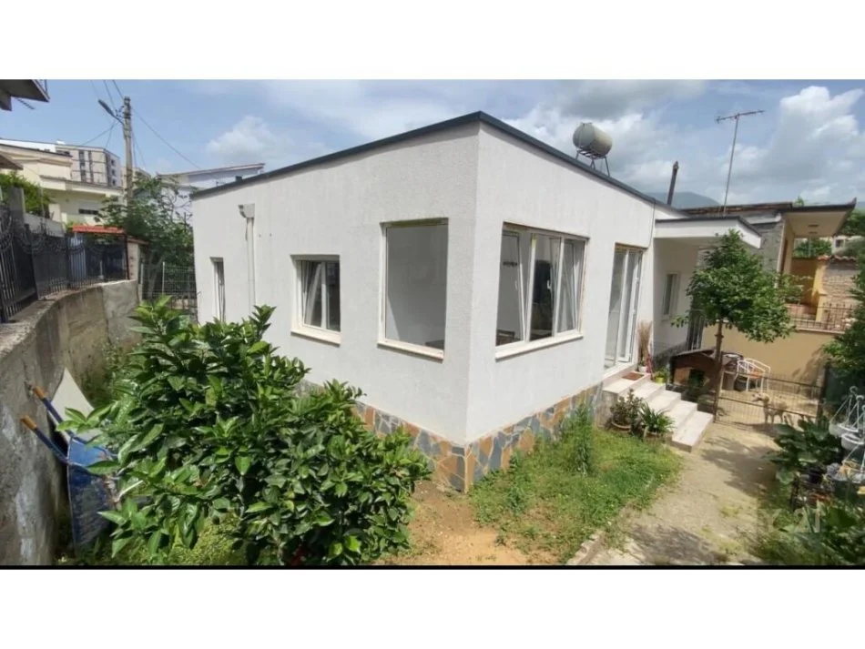 Tirane, shitet shtepi 2+1 Kati 1, 215 m² 230.000 € (KODRA E PRIFTIT)