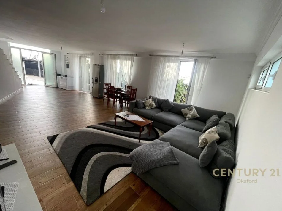 Tirane, shitet 3+1+Aneks+Ballkon Kati 0, 230 m² 390.000 € (Liqeni i Farkes)