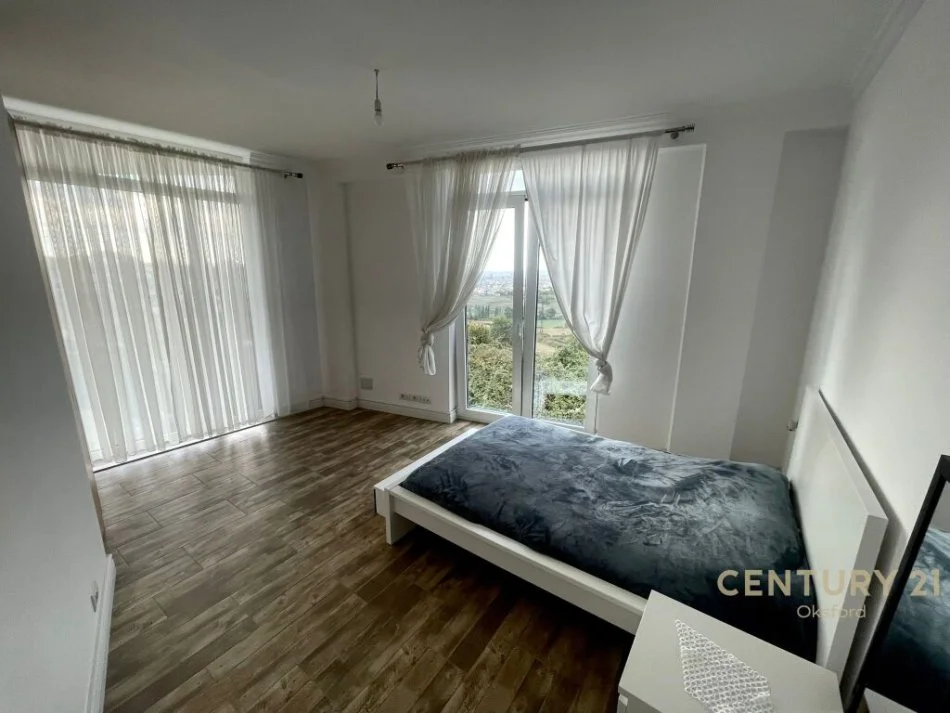 Tirane, shitet 3+1+Aneks+Ballkon Kati 0, 230 m² 390.000 € (Liqeni i Farkes)