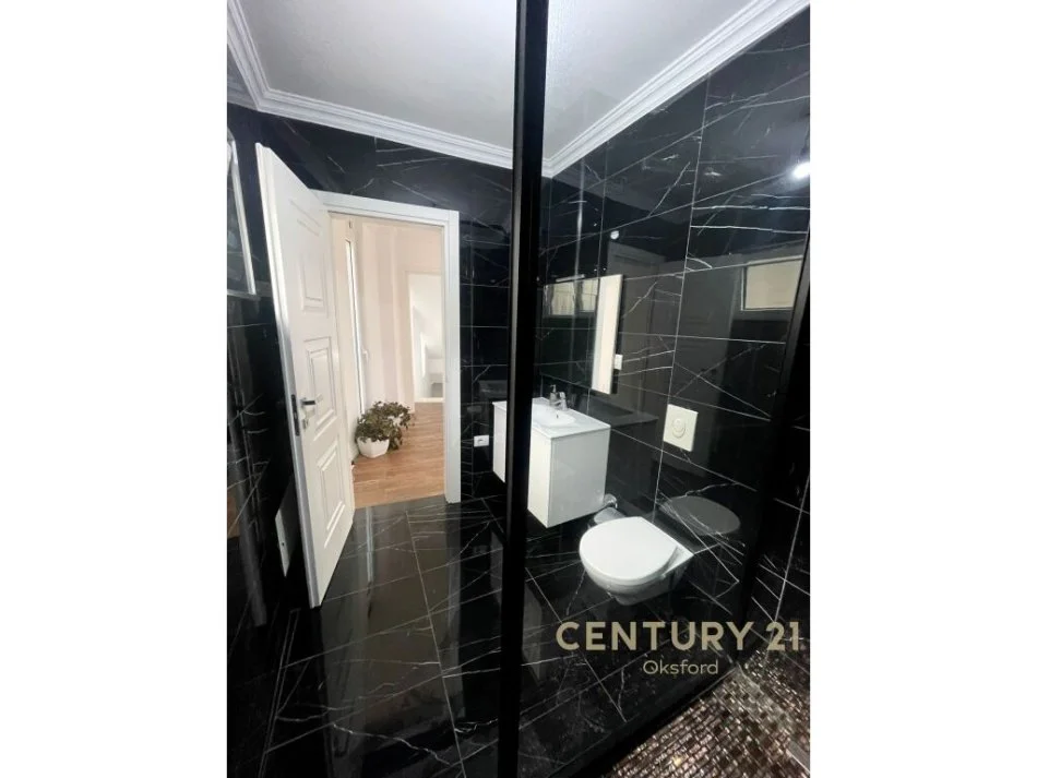 Tirane, shitet 3+1+Aneks+Ballkon Kati 0, 230 m² 390.000 € (Liqeni i Farkes)