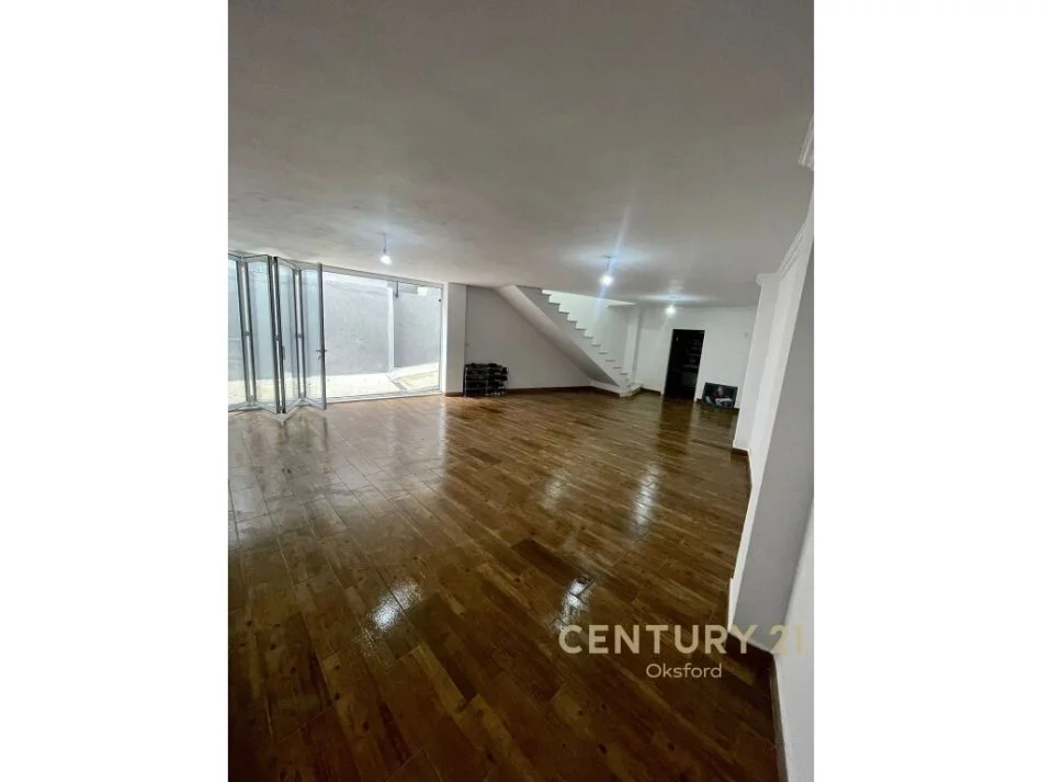 Tirane, shitet 3+1+Aneks+Ballkon Kati 0, 230 m² 390.000 € (Liqeni i Farkes)