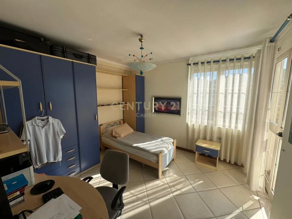 Tirane, jepet me qera apartament 3+1 Kati 7, 330.000 € (komuna e parisit)