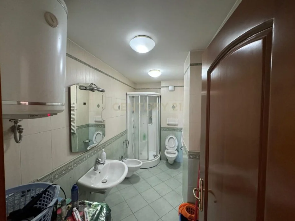 Tirane, jepet me qera apartament 3+1 Kati 7, 330.000 € (komuna e parisit)