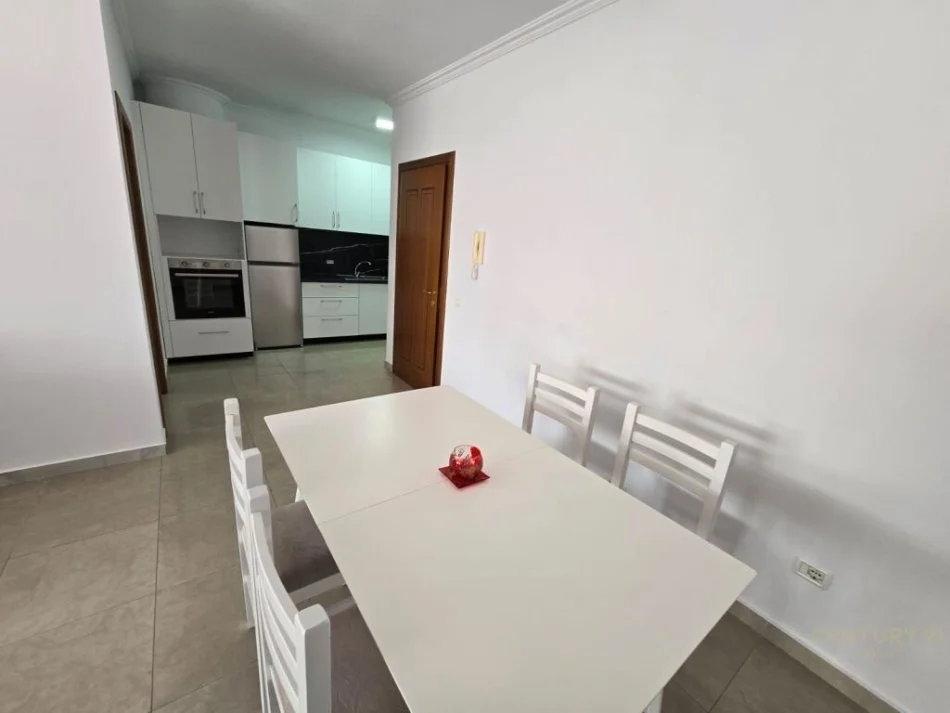Tirane, jepet me qera apartament 3+1 Kati 4, 120 m² 700 € (don bosko)