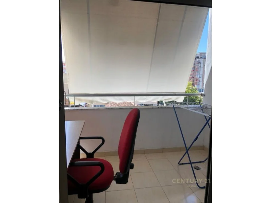 Tirane, jepet me qera apartament 3+1 Kati 4, 120 m² 700 € (don bosko)