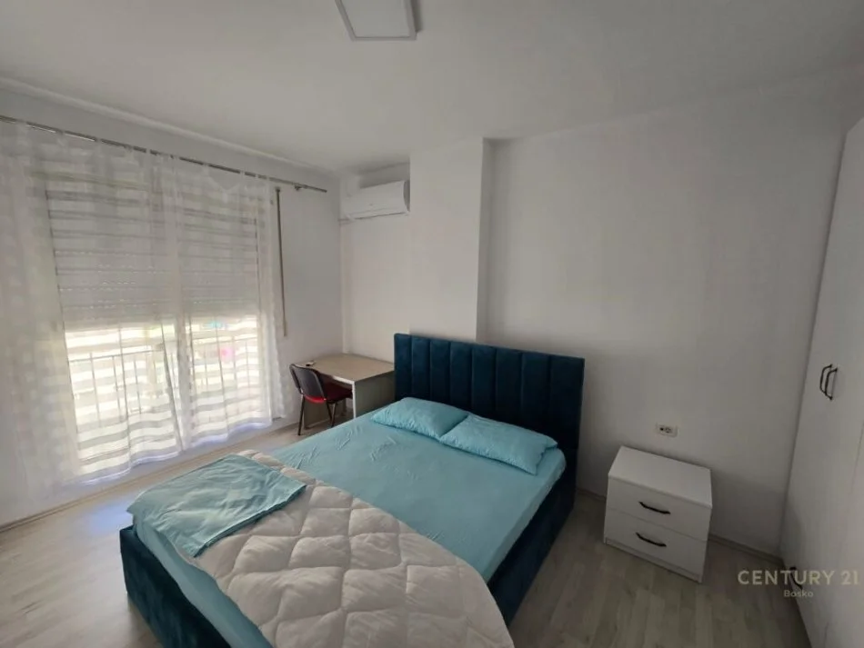 Tirane, jepet me qera apartament 3+1 Kati 4, 120 m² 700 € (don bosko)