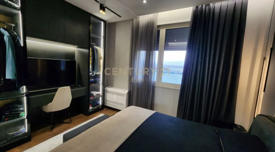 Durres, shitet apartament 3+1+Ballkon Kati 8, 146 m² 380.000 € (Rruga e re Portit)