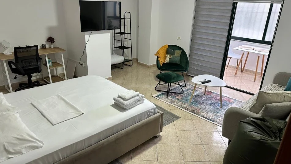 Tirane, jepet me qera apartament 2+1+Ballkon Kati 2, 43 m² 750 € (Rruga Ali Pashe Gucia)