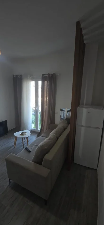 Tirane, jepet me qera apartament 1+1+Ballkon Kati 1, 50 m² 300 € (Nikolle Mekjashi)