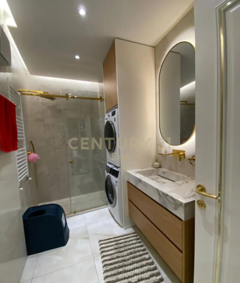 Durres, shitet apartament 2+1+Ballkon Kati 8, 167 m² 350.000 € (Rruga e re e Portit)