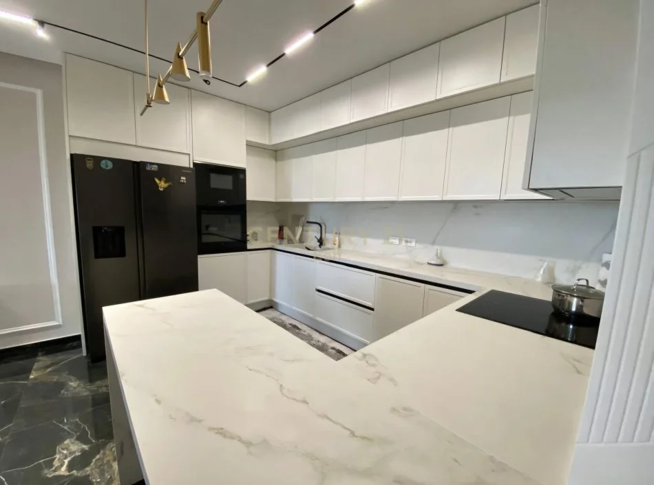 Durres, shitet apartament 2+1+Ballkon Kati 8, 167 m² 350.000 € (Rruga e re e Portit)