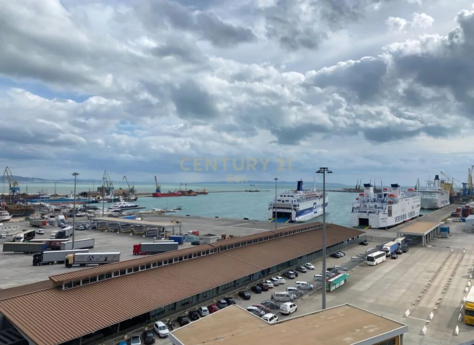 Durres, shitet apartament 2+1+Ballkon Kati 8, 167 m² 350.000 € (Rruga e re e Portit)