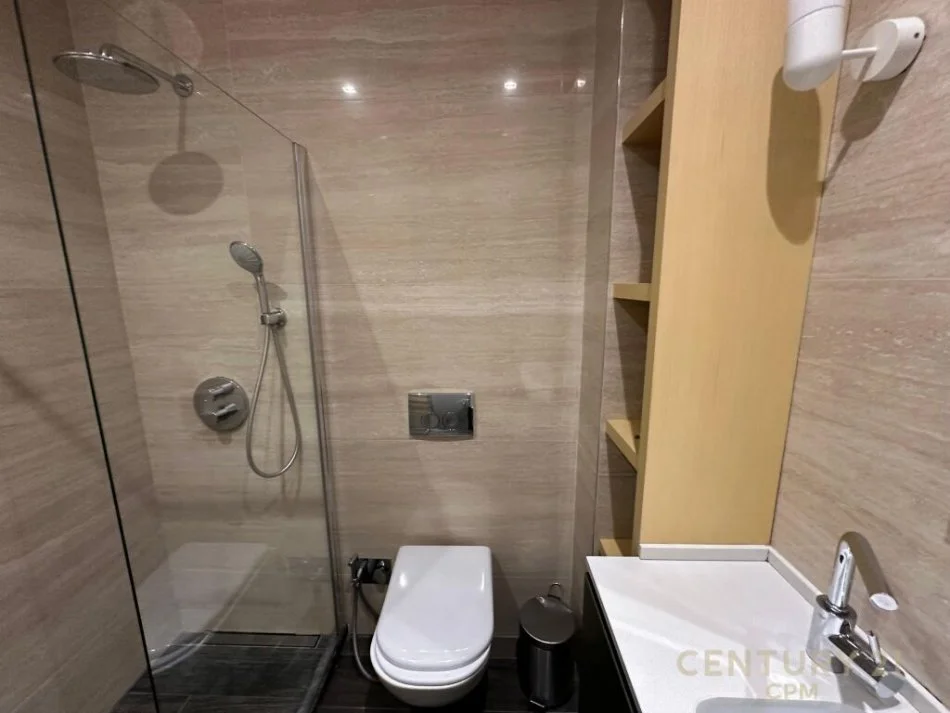 Tirane, jepet me qera apartament 2+1 Kati 7, 110 m² 1.100 € (komuna e parisit)