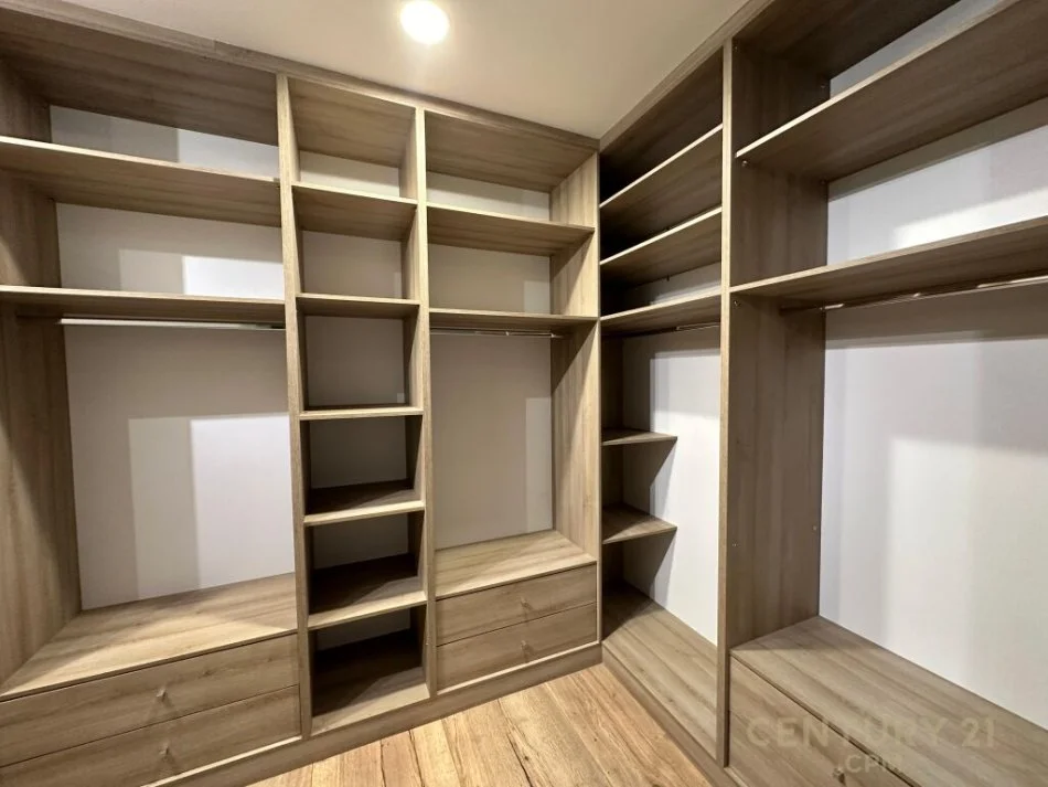 Tirane, jepet me qera apartament 2+1 Kati 7, 110 m² 1.100 € (komuna e parisit)