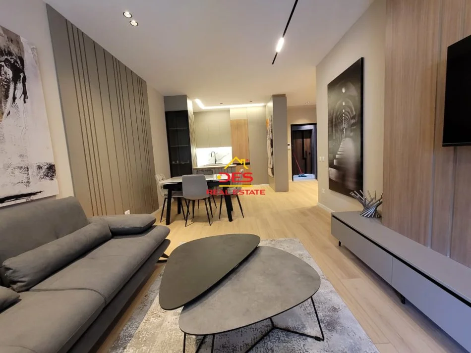 Vlore, jepet me qera apartament 1+1+Ballkon Kati 5, 70 m² 600 € (Rruga Sadik Zotaj)