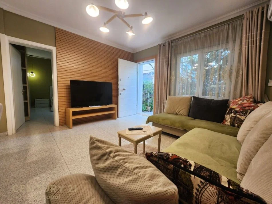 Tirane, jepet me qera apartament 2+1 Kati 1, 75 m² 800 € (vila gold)