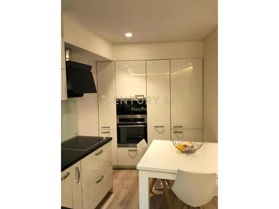 Tirane, shitet apartament 2+1 Kati 2, 76 m² 175.000 € (rruga peti)