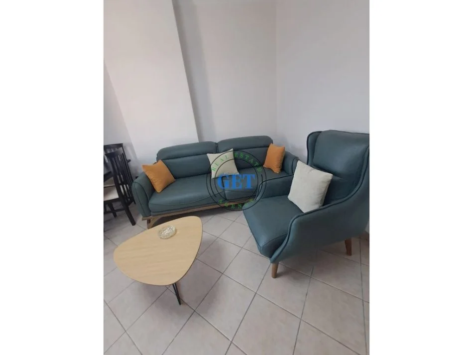 Durres, jepet me qera apartament 1+1 Kati 4, 70 m² 400 € (Gjykata)