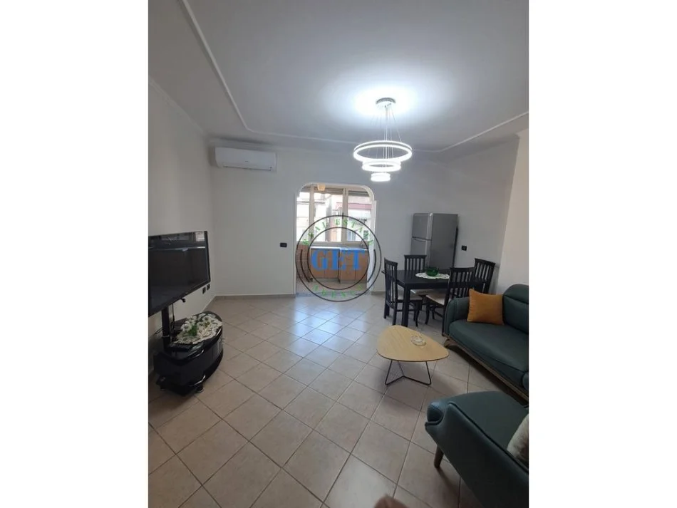Durres, jepet me qera apartament 1+1 Kati 4, 70 m² 400 € (Gjykata)