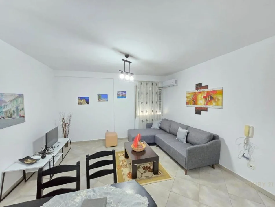 Tirane, jepet me qera apartament 2+1 Kati 7, 100 m² 600 € (don bosko)