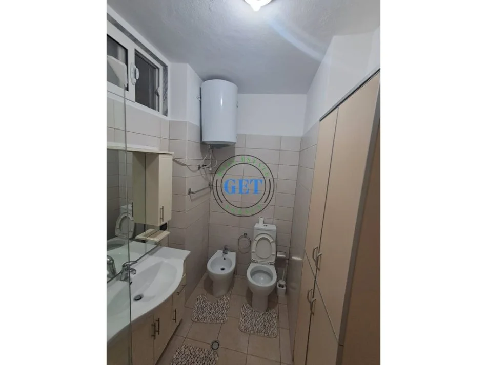 Durres, jepet me qera apartament 1+1 Kati 4, 70 m² 400 € (Gjykata)
