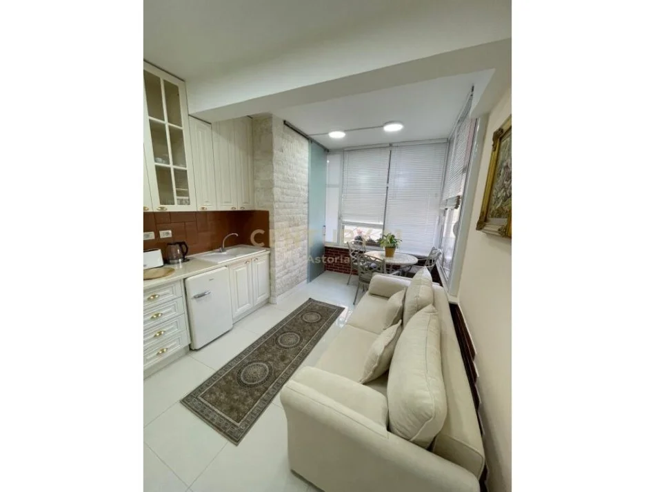 Tirane, shitet apartament 3+1+Ballkon Kati 2, 193 m² 510.000 € (BLLOK)