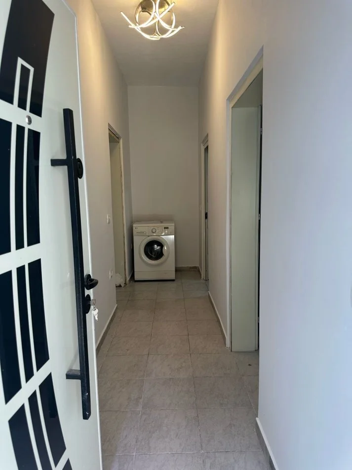 Tirane, jepet me qera garsonier 1+1 Kati 1, 55 m² 415 € (Rruga e kosovareve)