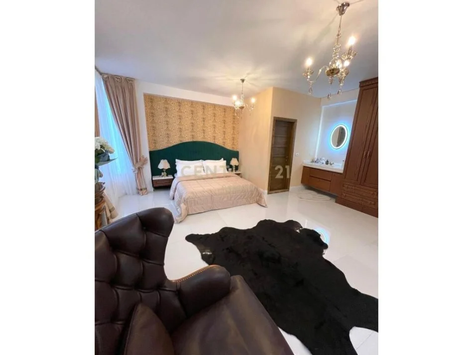 Tirane, shitet apartament 3+1+Ballkon Kati 2, 193 m² 510.000 € (BLLOK)