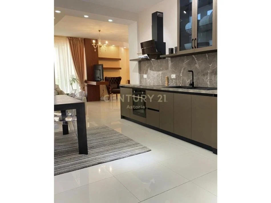 Tirane, shitet apartament 3+1+Ballkon Kati 2, 193 m² 510.000 € (BLLOK)