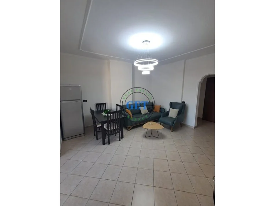 Durres, jepet me qera apartament 1+1 Kati 4, 70 m² 400 € (Gjykata)