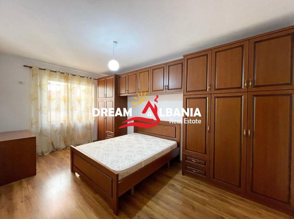 Tirane, jepet me qera apartament 2+1 , 110 m² 500 € 