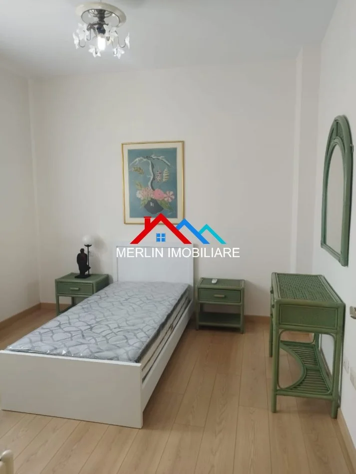 Tirane, jepet me qera Vile 5+1 Kati 2, 165 m² 1.200 € (RRUGA PASHO HYSA,ALI DEM)