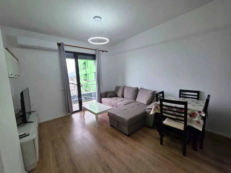 Tirane, jepet me qera apartament 1+1+Ballkon Kati 7, 65 m² 450 € 