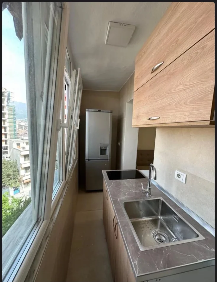 Shqiperi, jepet me qera garsonier 1+1 Kati 2, 40 m² 400 € (Zonja Curre)