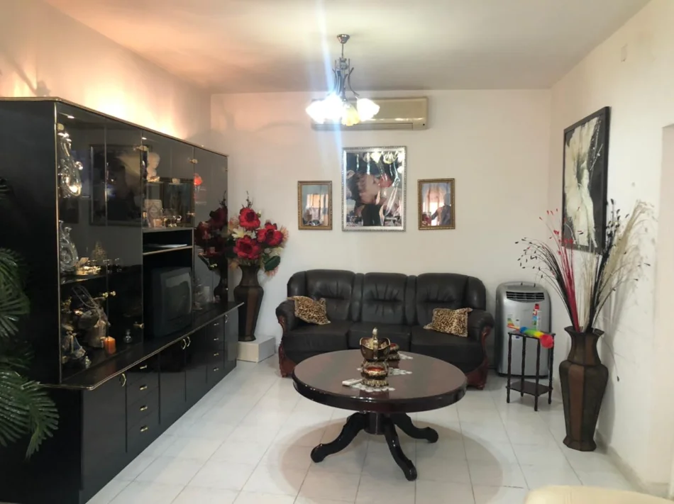 SHITET SHTEPI 1 KATESHE  145.000 € (RRUGA BARDHYL)
