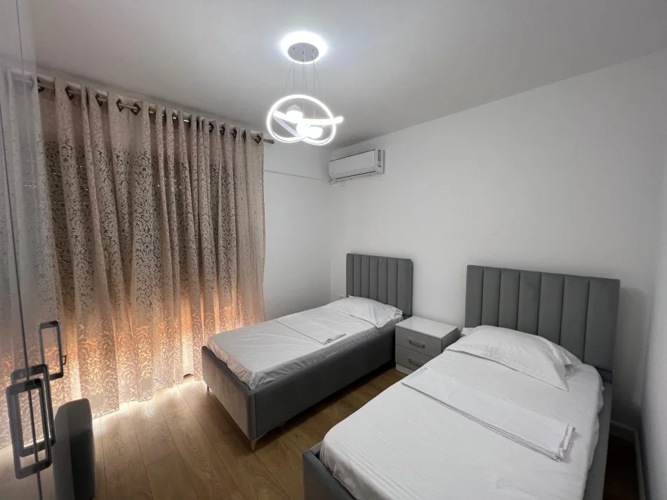 Tirane, jepet me qera apartament 2+1 Kati 6, 121 m² 800 € (Perballe delijorgjit)