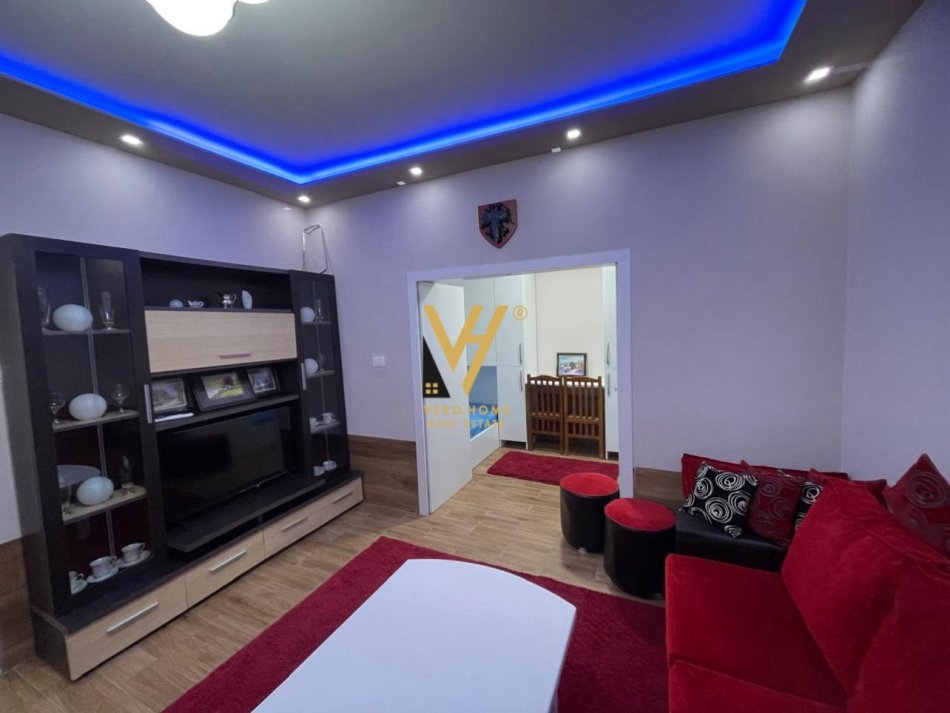 Tirane, jepet me qera apartament 2+1+Ballkon Kati 2, 125 m² 450 € (STACIONI I TRENIT)